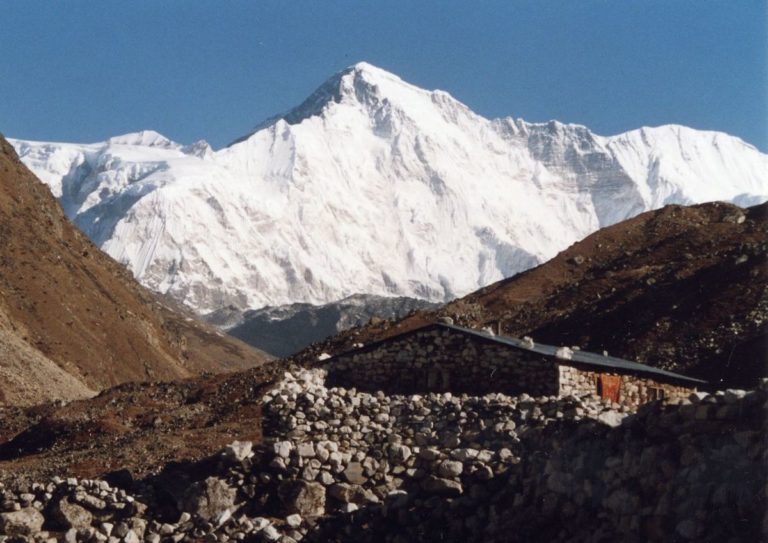 safest 8000m mountain Cho Oyu